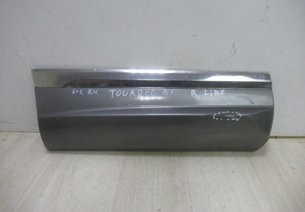 Молдинг двери задний правый Volkswagen Touareg NF R-Line oem 7p6853970