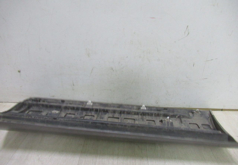 Молдинг двери задний правый Volkswagen Touareg NF R-Line oem 7p6853970