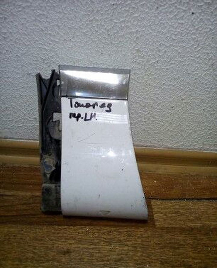 Молдинг расширителя передний левый Volkswagen Touareg