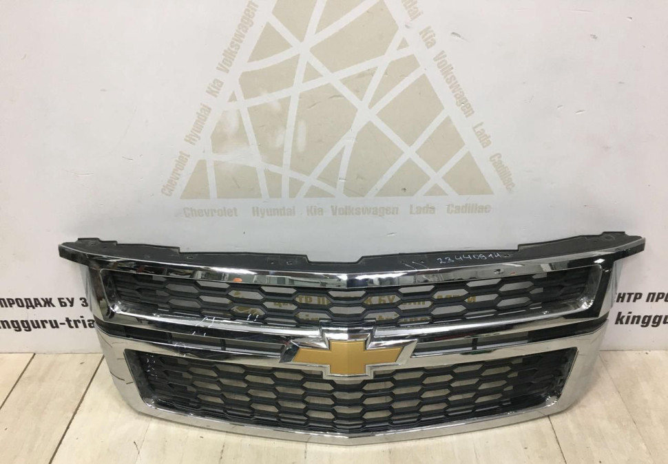 Решетка радиатора Chevrolet Tahoe 4 2014 oem 84724083