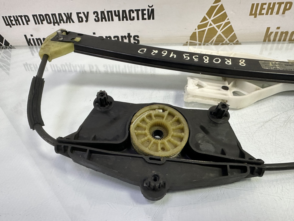 Стеклоподъемник задней правой двери б/у Audi Q5 OEM 8R0839462D Стеклоподъемник задней правой двери б/у Audi Q5 OEM 8R0839462D