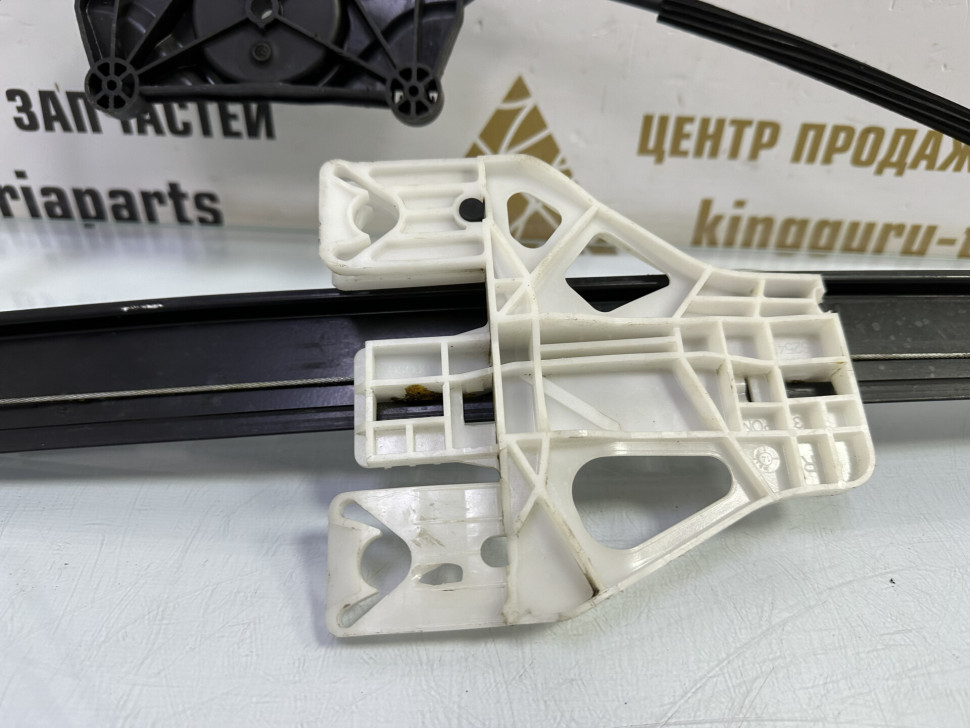 Стеклоподъемник задней правой двери б/у Audi Q5 OEM 8R0839462D Стеклоподъемник задней правой двери б/у Audi Q5 OEM 8R0839462D