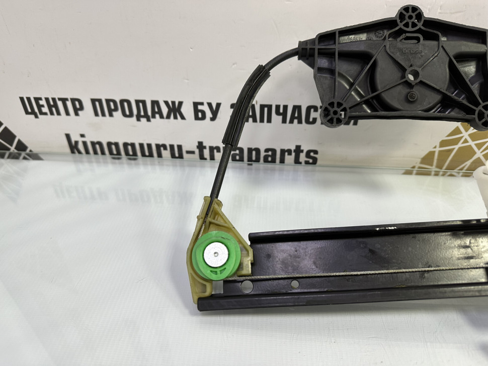 Стеклоподъемник задней правой двери б/у Audi Q5 OEM 8R0839462D Стеклоподъемник задней правой двери б/у Audi Q5 OEM 8R0839462D