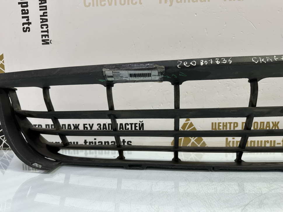 Решетка переднего бампера Volkswagen Crafter 1 2006 OEM 2E0807835 Решетка переднего бампера Volkswagen Crafter 1 2006 OEM 2E0807835