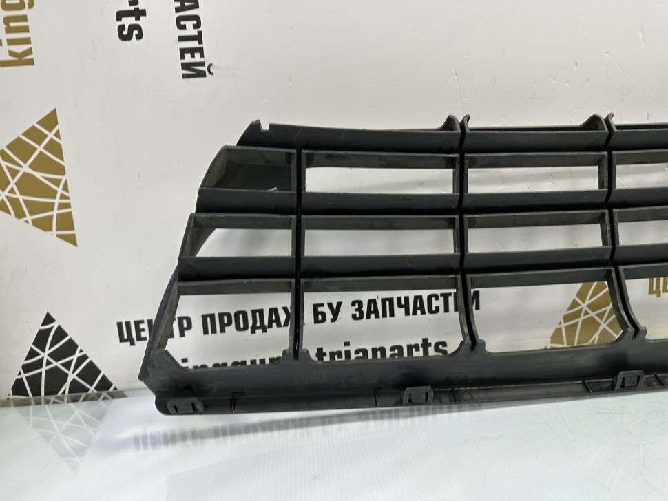 Решетка переднего бампера Volkswagen Crafter 1 2006 OEM 2E0807835 Решетка переднего бампера Volkswagen Crafter 1 2006 OEM 2E0807835