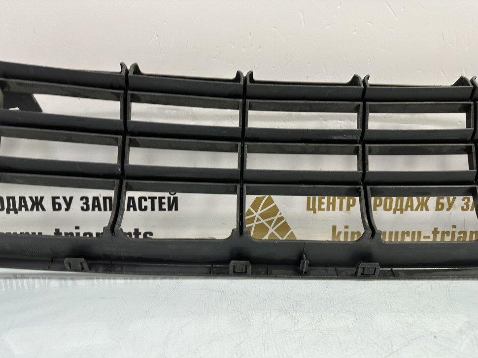 Решетка переднего бампера Volkswagen Crafter 1 2006 OEM 2E0807835 Решетка переднего бампера Volkswagen Crafter 1 2006 OEM 2E0807835