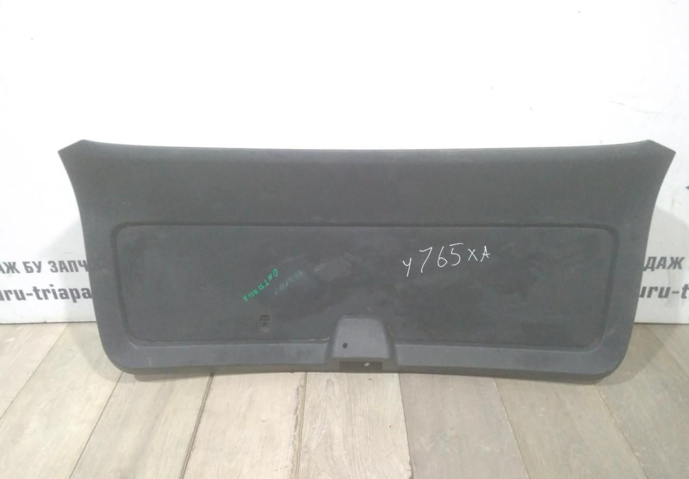 Обивка крышки багажника бу Skoda Octavia A7 универсал OEM 5E9867975