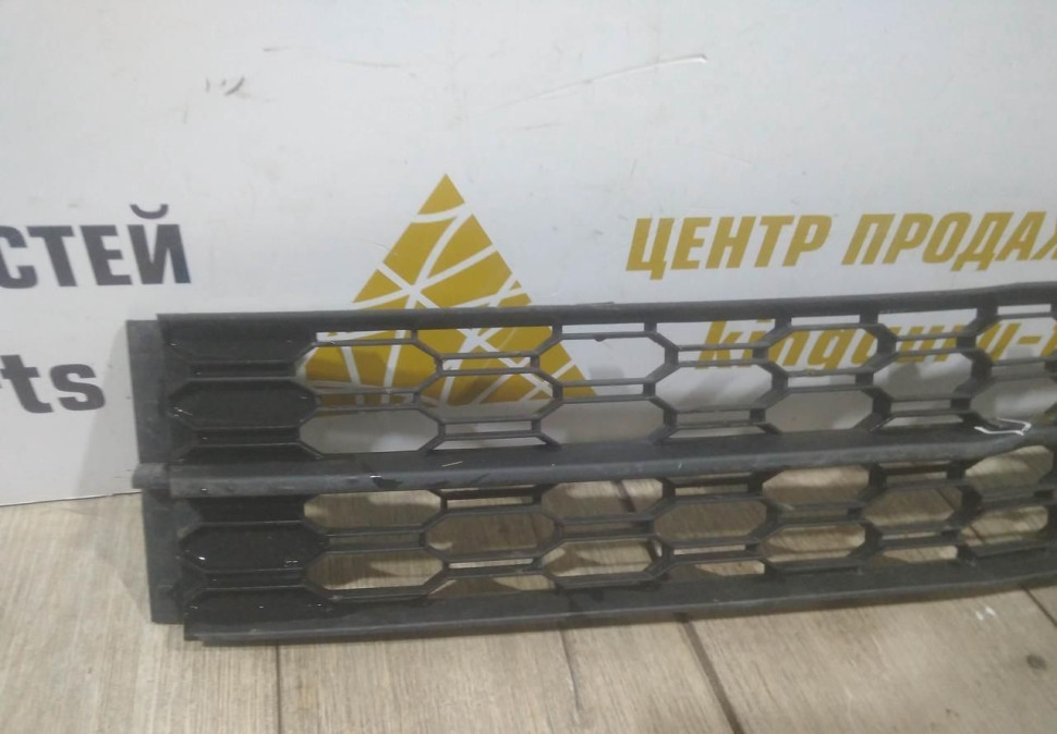 Решетка переднего бампера бу Skoda Octavia A7 рестайлинг OEM 5E0853677J Решетка переднего бампера бу Skoda Octavia A7 рестайлинг OEM 5E0853677J