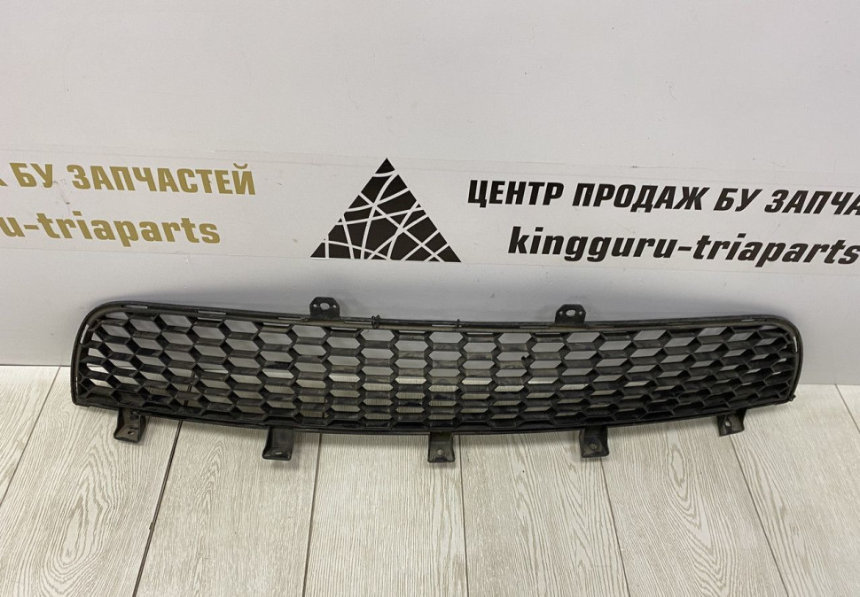 Решётка переднего бампера Mitsubishi Pajero Sport 2 OEM 6402A124 (Скл-3)