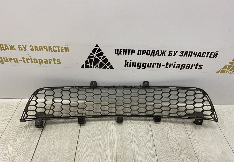 Решётка переднего бампера Mitsubishi Pajero Sport 2 OEM 6402A124 (Скл-3)