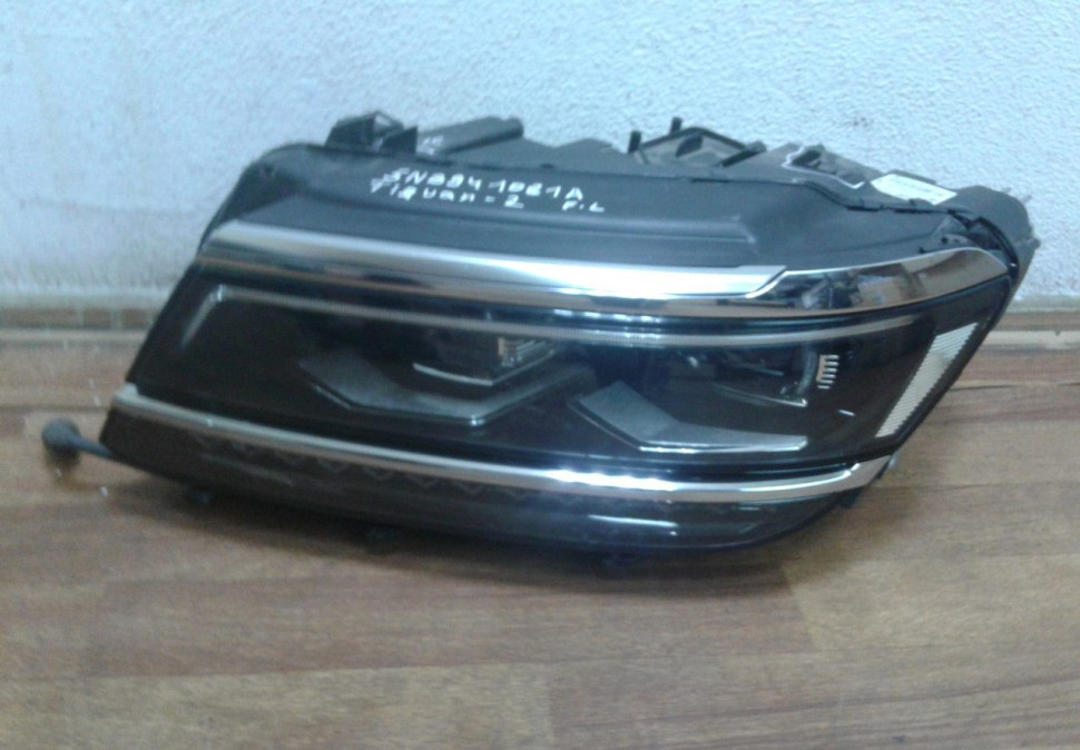 Фара левая Volkswagen Tiguan 2 oem 5NB941081A (слом 4 креп)