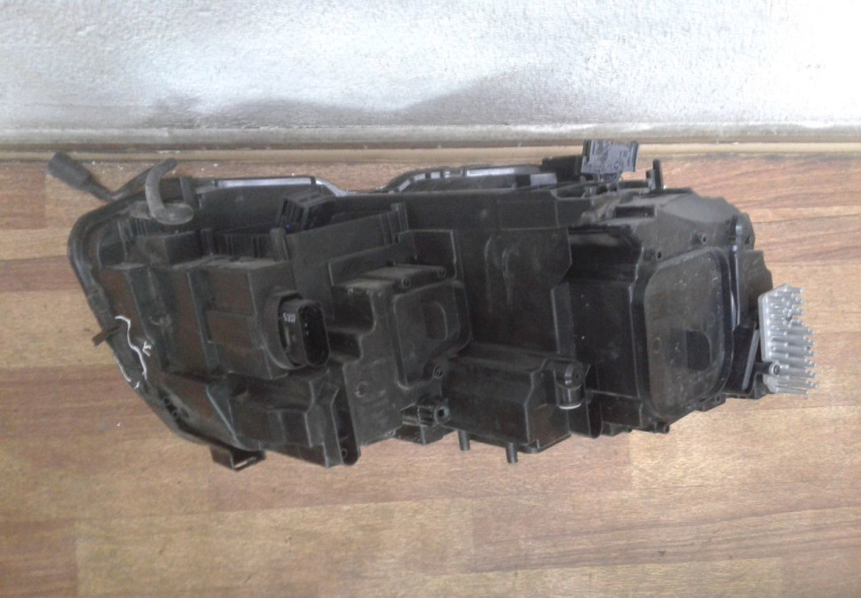 Фара левая Volkswagen Tiguan 2 oem 5NB941081A (слом 4 креп)