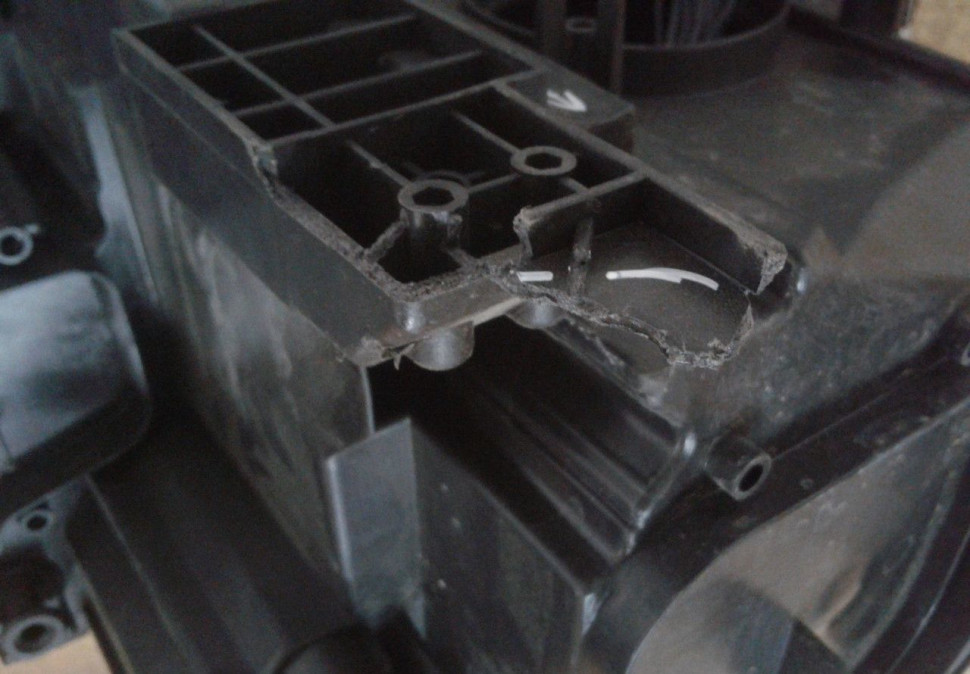 Фара левая Volkswagen Tiguan 2 oem 5NB941081A (слом 4 креп)