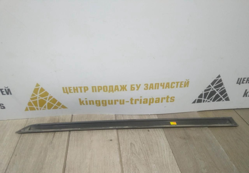 Молдинг двери передний правый бу Skoda Yeti OEM 5L0853516A Молдинг двери передний правый бу Skoda Yeti OEM 5L0853516A