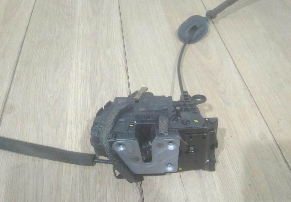 Замок двери задний левый бу Renault Kaptur OEM 805034742R Замок двери задний левый бу Renault Kaptur OEM 805034742R