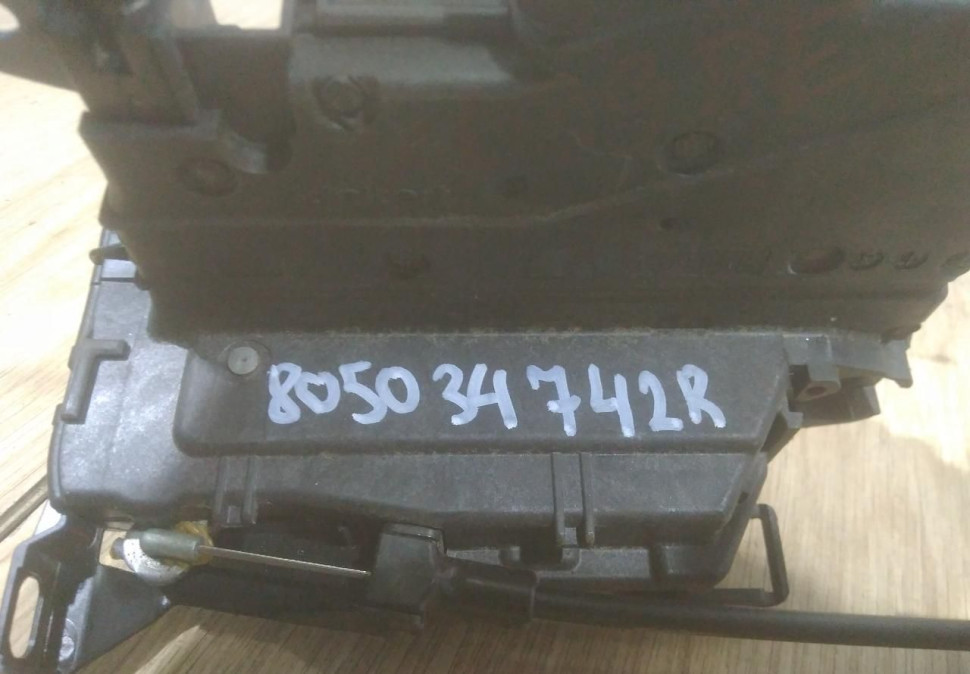 Замок двери задний левый бу Renault Kaptur OEM 805034742R Замок двери задний левый бу Renault Kaptur OEM 805034742R