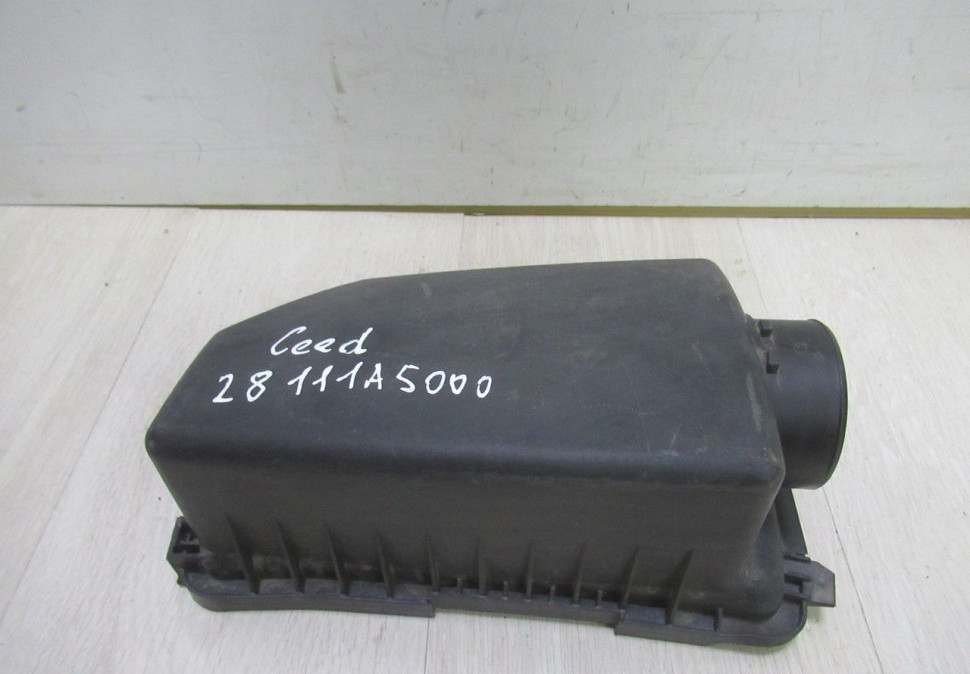 Корпус воздушного фильтра (верхняя часть)  Hyundai i30 12- Oem 28111A5000