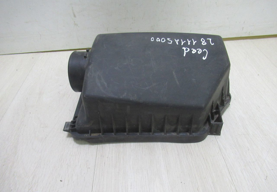 Корпус воздушного фильтра (верхняя часть)  Hyundai i30 12- Oem 28111A5000