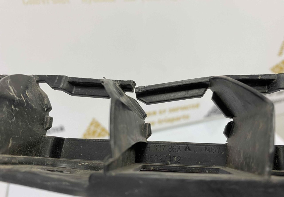 Кронштейн заднего бампера Skoda Rapid OEM 5JH807863A