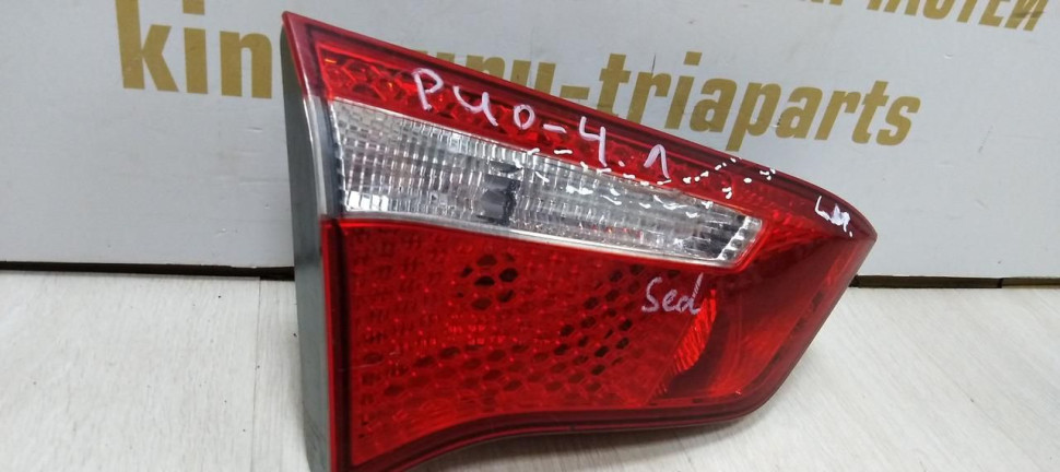 Фонарь внутренний левый Kia Rio 3 до рест 11-15  седан oem 924034x000