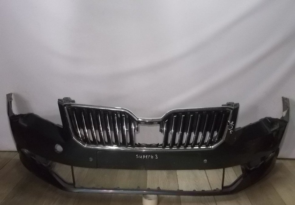 Бампер передний бу Skoda Superb 3 OEM 3V0807221