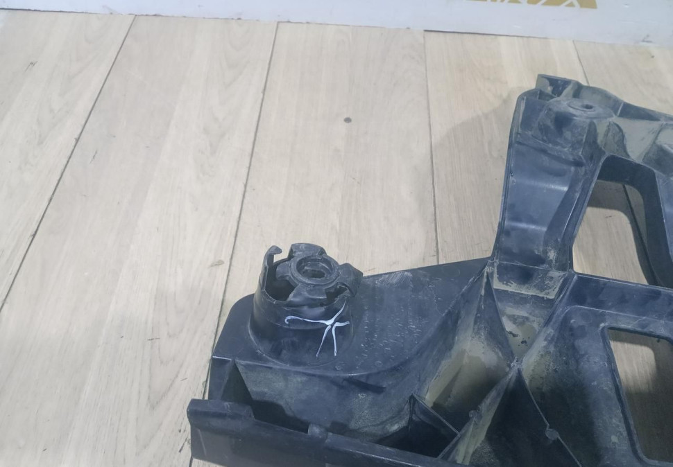 Кронштейн заднего бампера центральный бу BMW X6 F16 OEM 51127349374