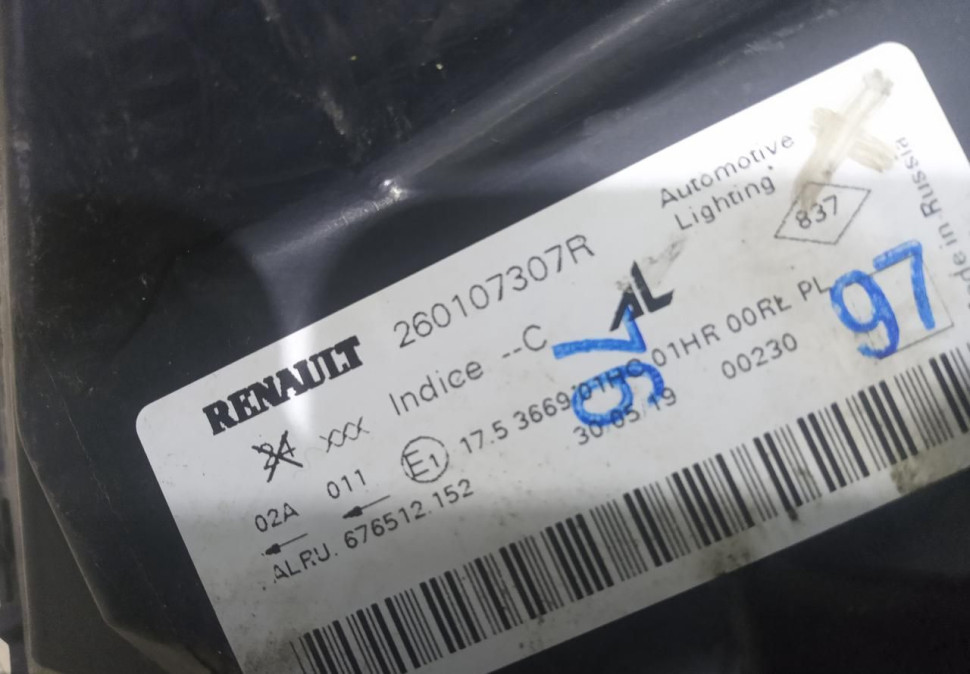 Фара правая бу Renault Duster рестайлинг OEM 260107307R