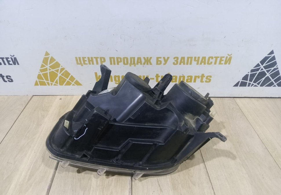 Фара правая бу Renault Duster рестайлинг OEM 260107307R