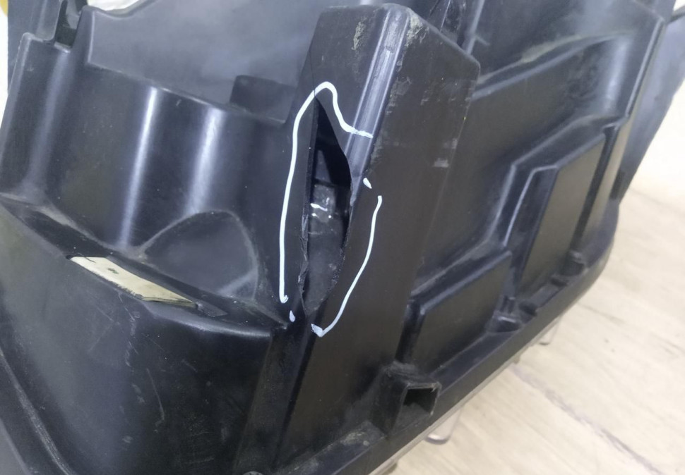 Фара правая бу Renault Duster рестайлинг OEM 260107307R