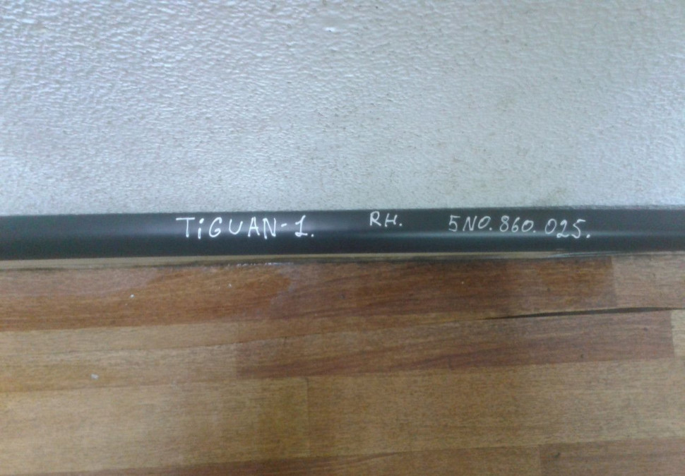 Рейлинг левый для Volkswagen Tiguan 1 (07>16) oem 5n0860025 Рейлинг левый для Volkswagen Tiguan 1 (07>16) oem 5n0860025