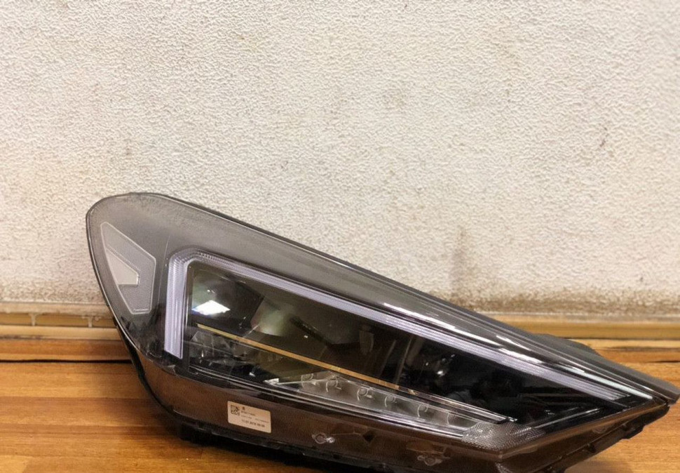 Фара правая LED Hyundai Tucson 3 oem 92102d7700