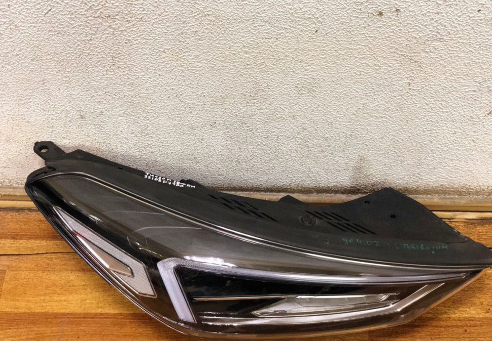 Фара правая LED Hyundai Tucson 3 oem 92102d7700