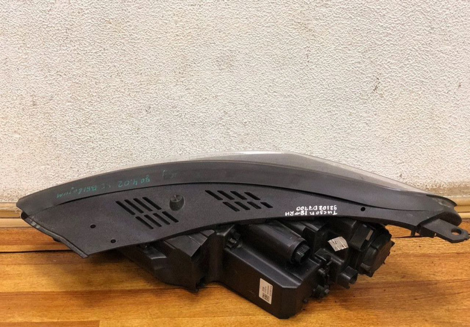 Фара правая LED Hyundai Tucson 3 oem 92102d7700