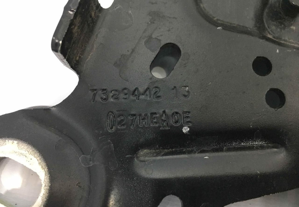 Петля капота правая BMW X1 F48 OEM 7329442