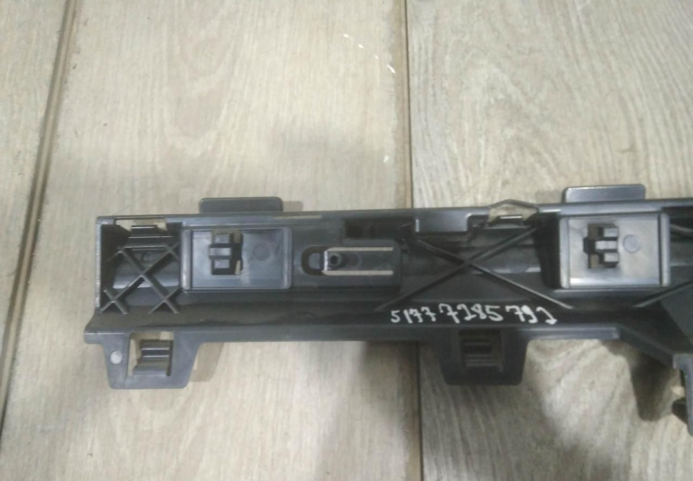 Кронштейн порога правый бу BMW 4 F32 OEM 51777285792 Кронштейн порога правый бу BMW 4 F32 OEM 51777285792