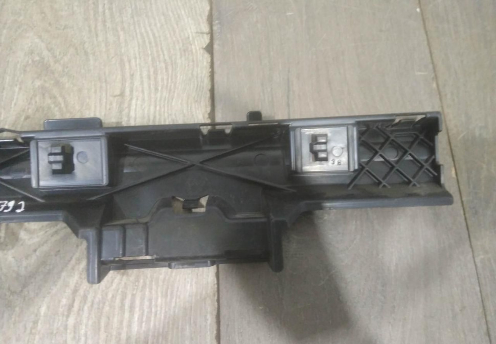 Кронштейн порога правый бу BMW 4 F32 OEM 51777285792 Кронштейн порога правый бу BMW 4 F32 OEM 51777285792