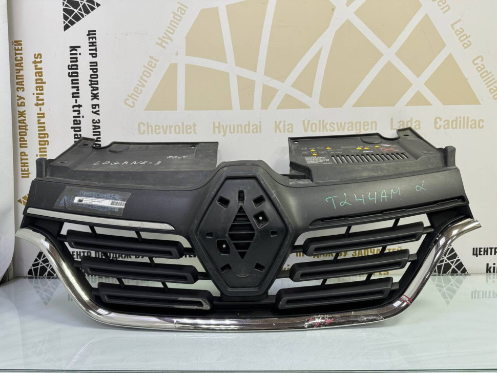 Решетка радиатора Renault Logan 2 рестайлинг OEM 623105887R