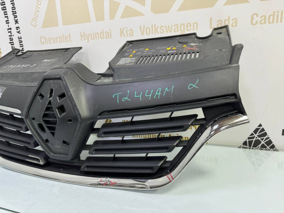 Решетка радиатора Renault Logan 2 рестайлинг OEM 623105887R Решетка радиатора Renault Logan 2 рестайлинг OEM 623105887R