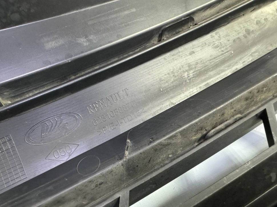 Решетка радиатора Renault Logan 2 рестайлинг OEM 623105887R Решетка радиатора Renault Logan 2 рестайлинг OEM 623105887R