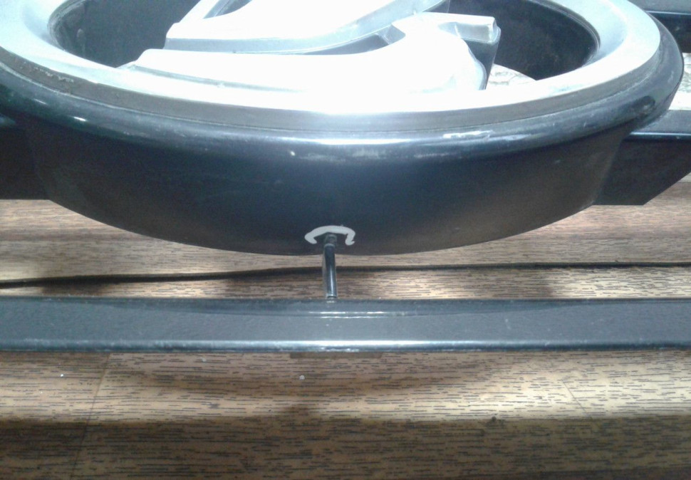 Решетка радиатора Lada Vesta (трещины) oem 8450008666 (скл-3)