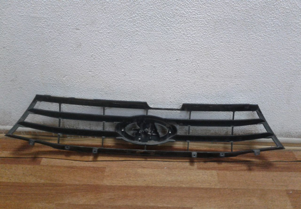 Решетка радиатора Lada Vesta (трещины) oem 8450008666 (скл-3)