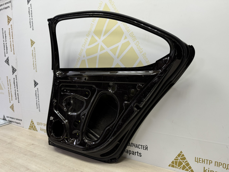 Дверь задняя правая бу Skoda Superb 3 OEM 3V5833052 Дверь задняя правая бу Skoda Superb 3 OEM 3V5833052