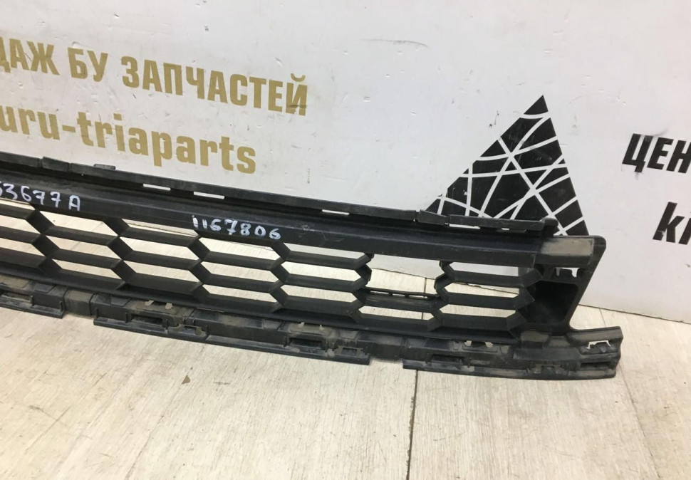 Решетка переднего бампера Skoda Karoq OEM 57A853677A