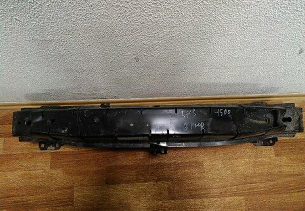 Усилитель бампера передний Volkswagen Jetta 6