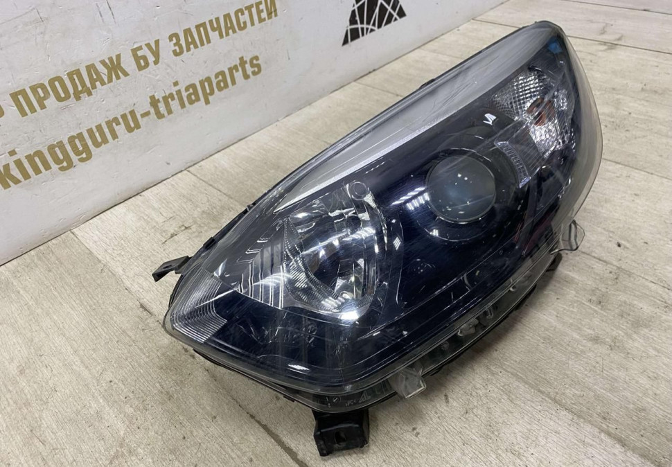 Фара левая Renault Kaptur OEM 260609268R