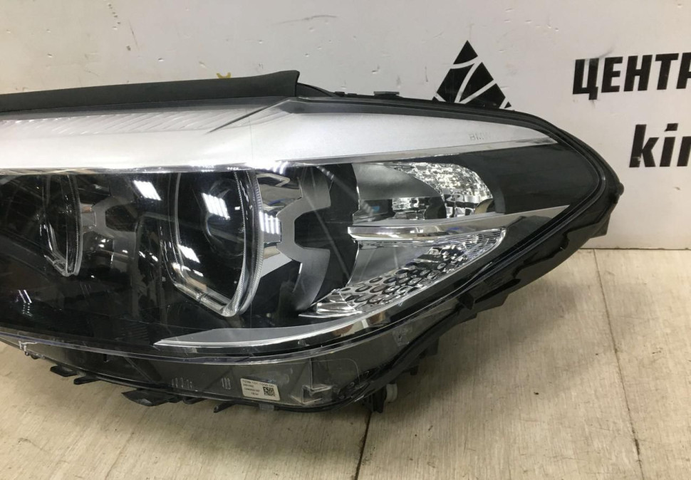Фара ЛЭД LED не адаптив левая BMW 5 G30 OEM 7439199