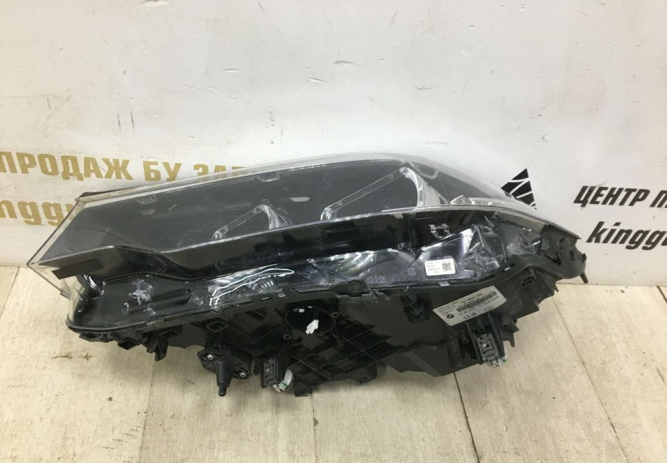 Фара ЛЭД LED не адаптив левая BMW 5 G30 OEM 7439199