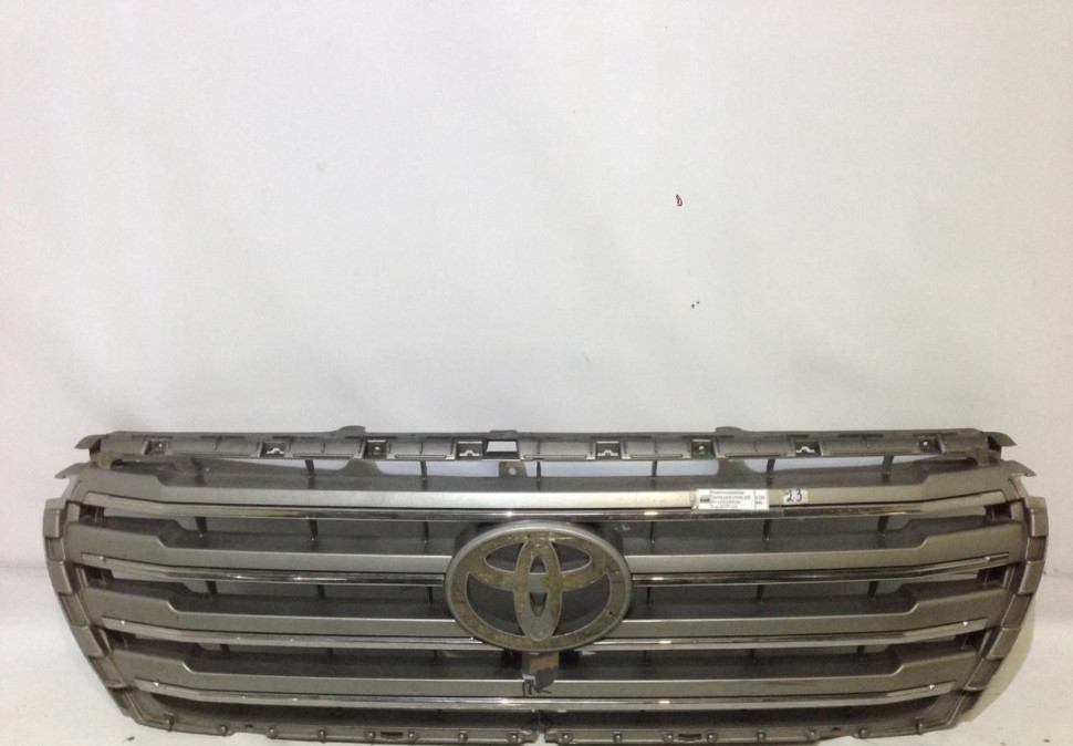 Решетка радиатора Toyota land cruiser 200 рест oem 5310160470