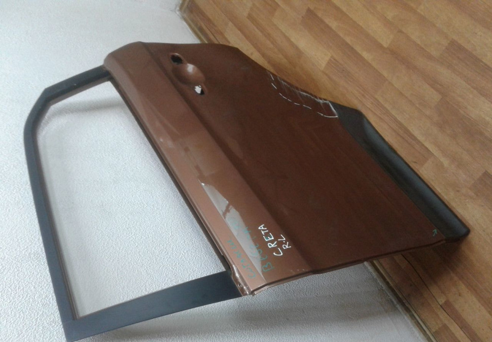 Дверь задняя левая с молдингом Hyundai Creta (вмятина) Дверь задняя левая с молдингом Hyundai Creta (вмятина)