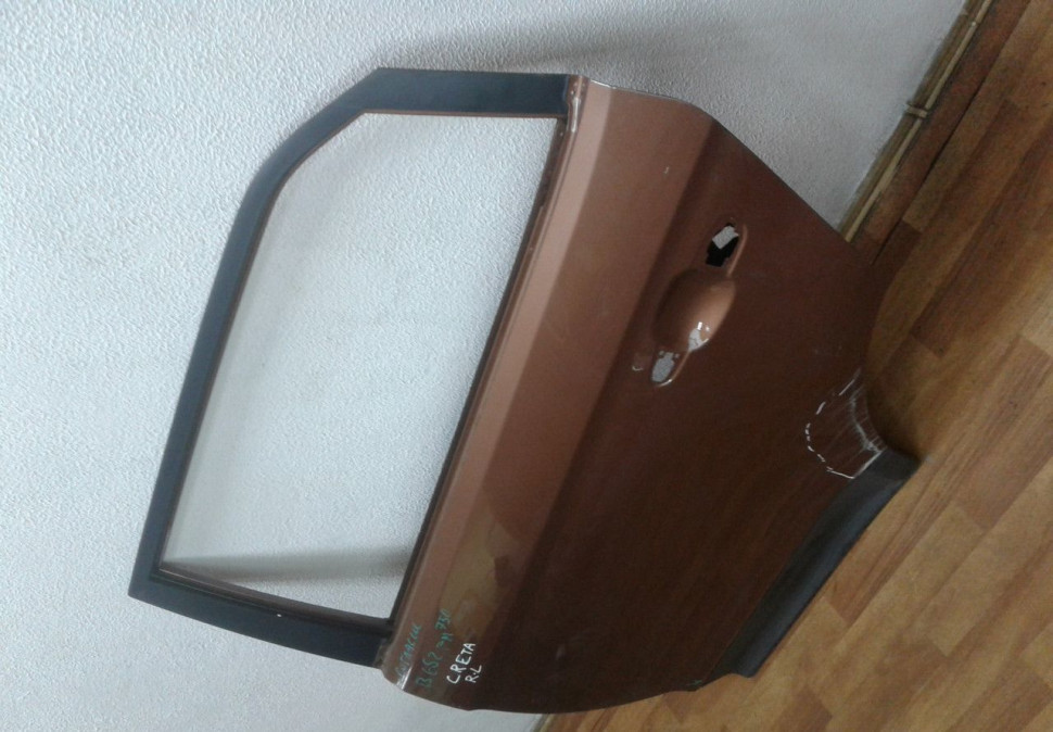 Дверь задняя левая с молдингом Hyundai Creta (вмятина) Дверь задняя левая с молдингом Hyundai Creta (вмятина)